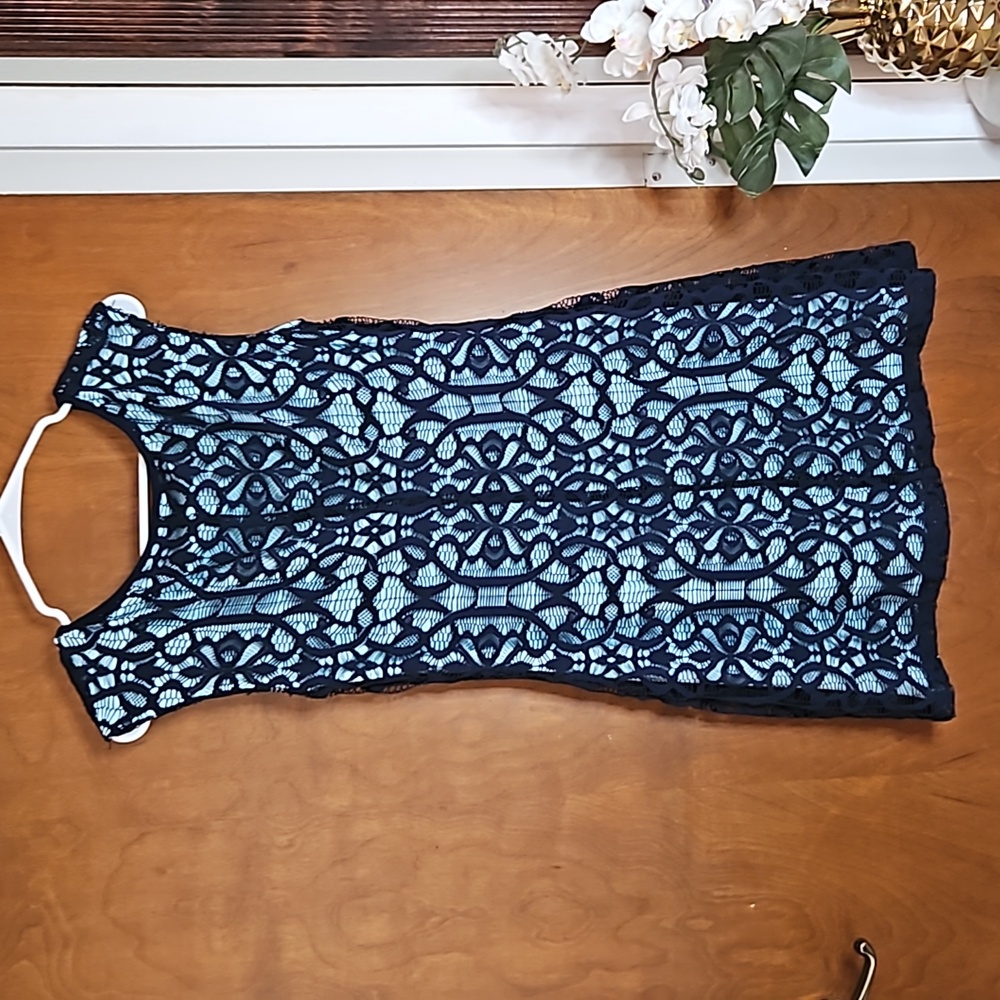 Lace Dress - Picture 4 of 6